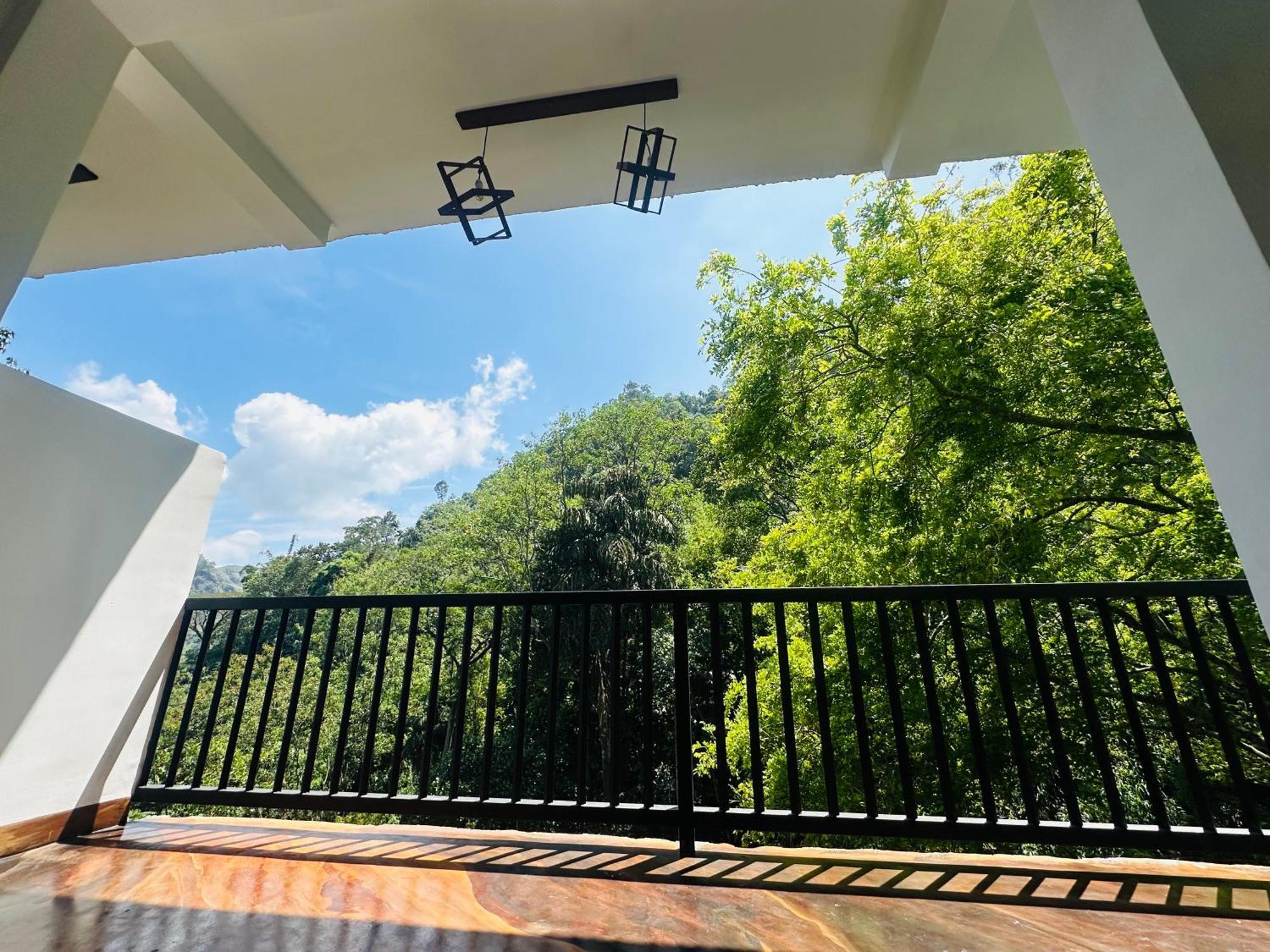 River Splendour Home Stay เอลลา ภายนอก รูปภาพ