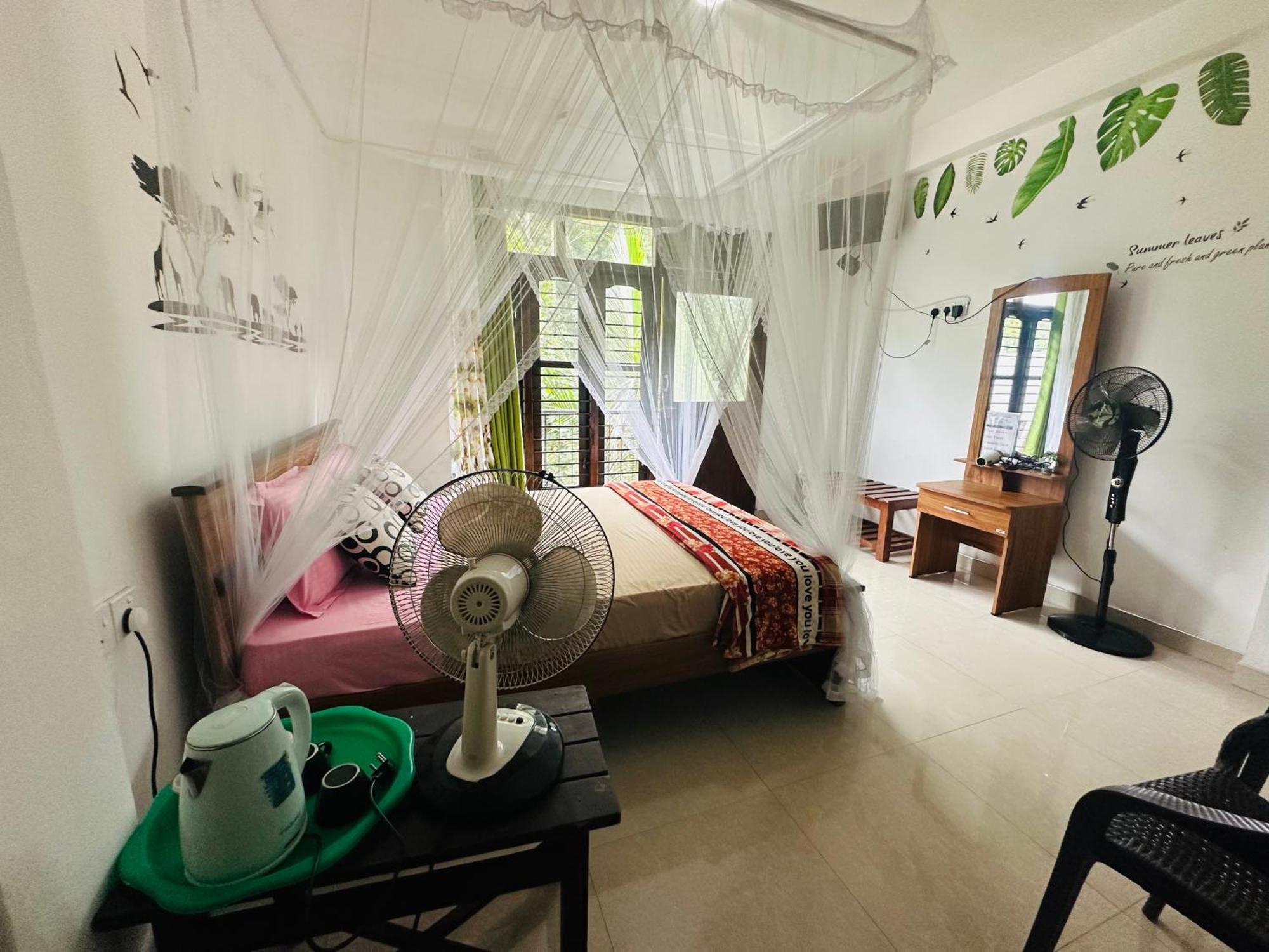 River Splendour Home Stay เอลลา ภายนอก รูปภาพ