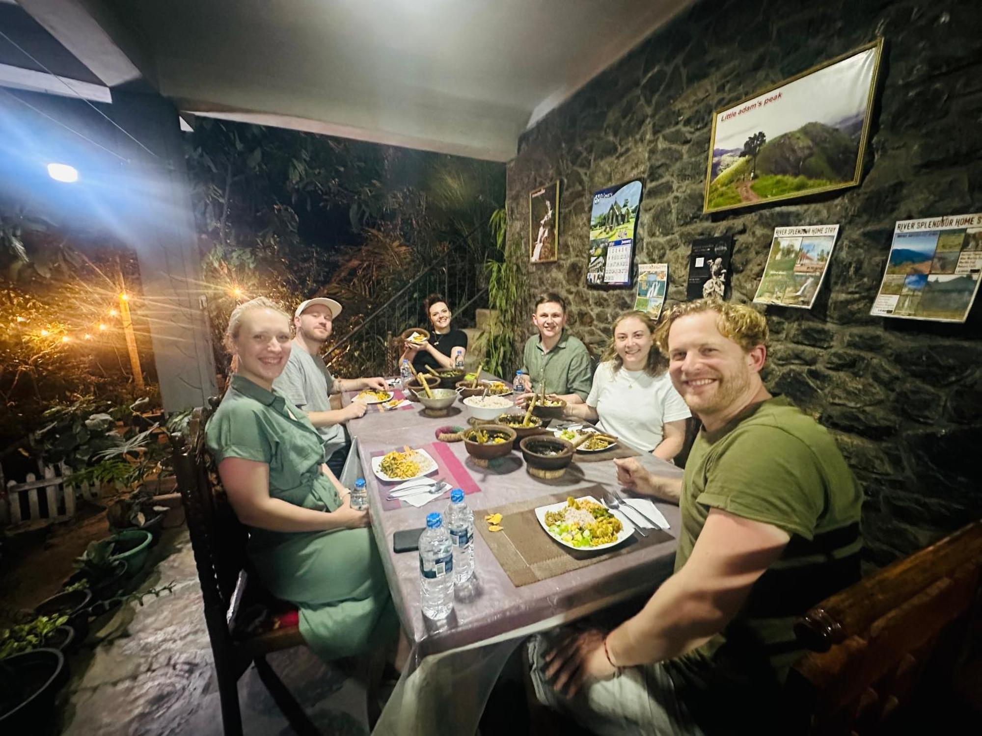 River Splendour Home Stay เอลลา ภายนอก รูปภาพ